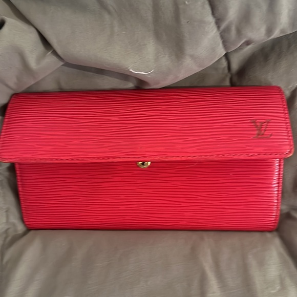 Authentic Louis Vuitton red Epi leather Sarah wallet - Picture 5 of 9